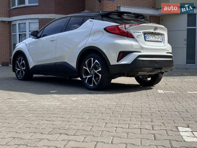 Белый Тойота C-HR, объемом двигателя 1.99 л и пробегом 54 тыс. км за 19999 $, фото 4 на Automoto.ua