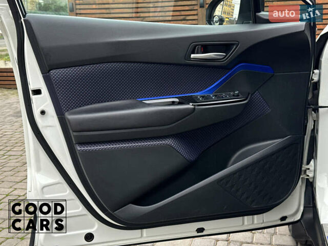 Білий Тойота C-HR, об'ємом двигуна 1.99 л та пробігом 64 тис. км за 25000 $, фото 17 на Automoto.ua