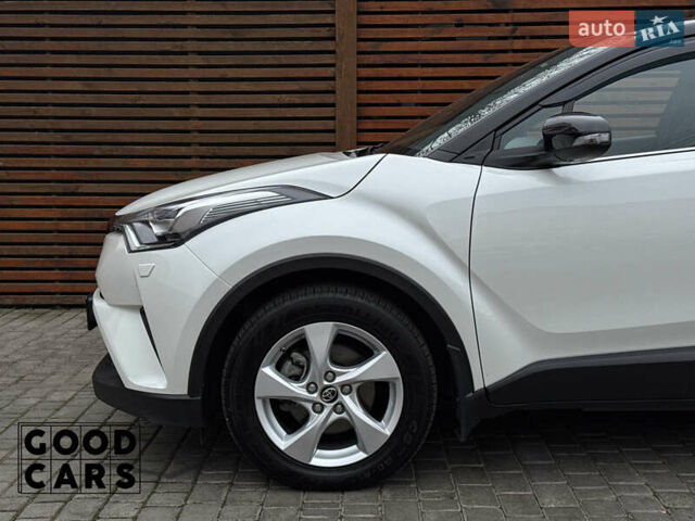 Білий Тойота C-HR, об'ємом двигуна 1.99 л та пробігом 64 тис. км за 25000 $, фото 11 на Automoto.ua