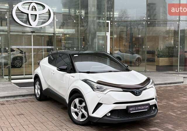 Білий Тойота C-HR, об'ємом двигуна 1.8 л та пробігом 49 тис. км за 25477 $, фото 17 на Automoto.ua
