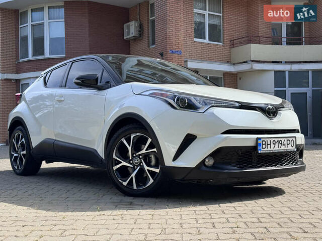 Белый Тойота C-HR, объемом двигателя 1.99 л и пробегом 54 тыс. км за 19999 $, фото 9 на Automoto.ua