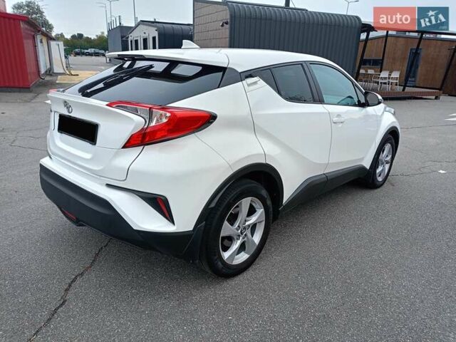 Белый Тойота C-HR, объемом двигателя 1.2 л и пробегом 93 тыс. км за 18700 $, фото 9 на Automoto.ua