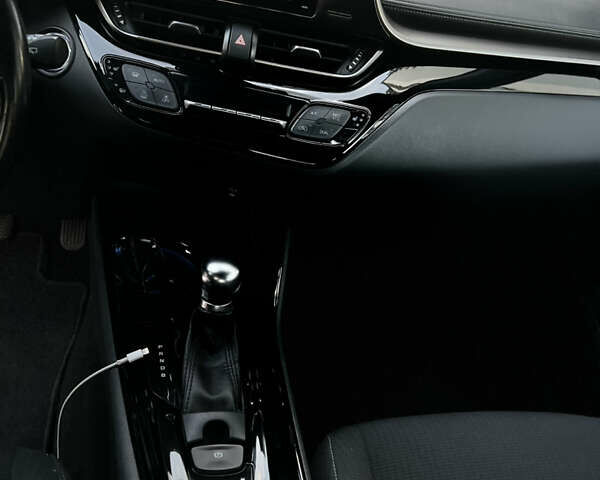 Білий Тойота C-HR, об'ємом двигуна 0 л та пробігом 133 тис. км за 22300 $, фото 24 на Automoto.ua