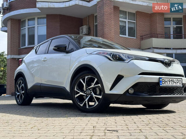 Белый Тойота C-HR, объемом двигателя 1.99 л и пробегом 54 тыс. км за 19999 $, фото 8 на Automoto.ua