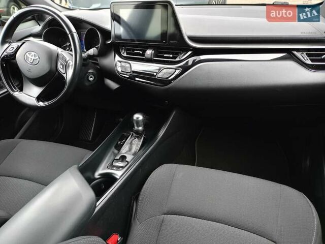 Белый Тойота C-HR, объемом двигателя 1.2 л и пробегом 93 тыс. км за 18698 $, фото 19 на Automoto.ua