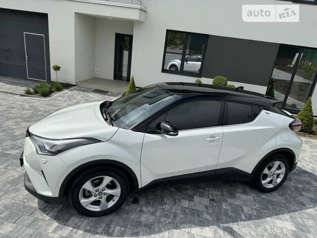 Белый Тойота C-HR, объемом двигателя 2 л и пробегом 64 тыс. км за 23700 $, фото 8 на Automoto.ua