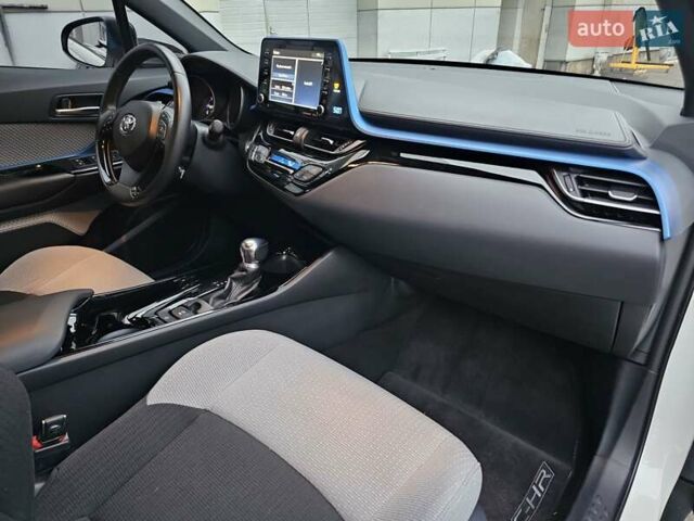 Білий Тойота C-HR, об'ємом двигуна 1.99 л та пробігом 59 тис. км за 19500 $, фото 15 на Automoto.ua