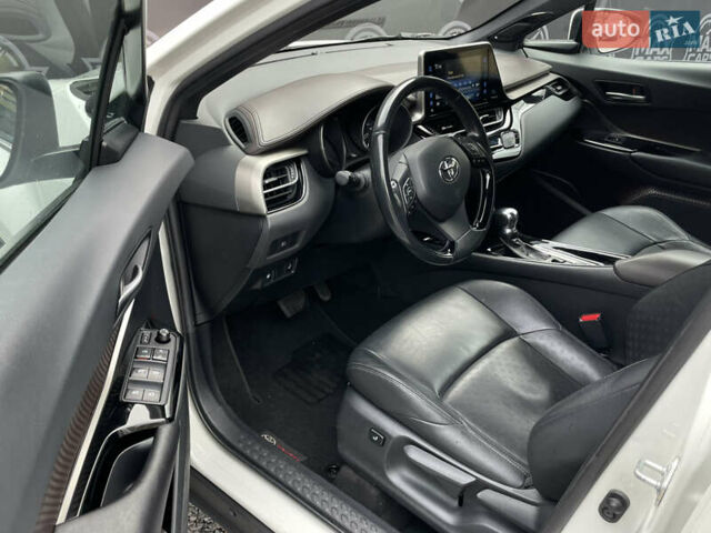 Тойота C-HR 2018 у Києві на Automoto.ua Білий Тойота C-HR, об'ємом двигуна 1.8 л та пробігом 74 тис. км за 22900 $, фото 8 на Automoto.ua
