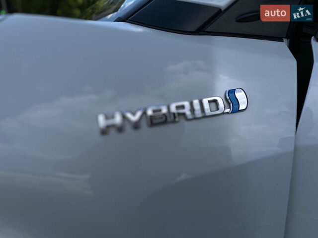 Белый Тойота C-HR, объемом двигателя 1.8 л и пробегом 130 тыс. км за 22300 $, фото 14 на Automoto.ua