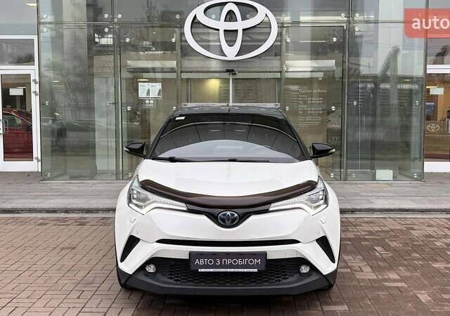 Білий Тойота C-HR, об'ємом двигуна 1.8 л та пробігом 49 тис. км за 25477 $, фото 4 на Automoto.ua