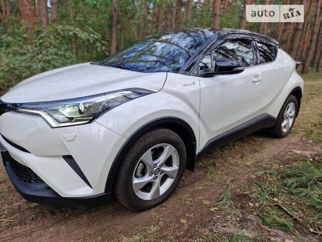 Белый Тойота C-HR, объемом двигателя 1.8 л и пробегом 26 тыс. км за 27500 $, фото 1 на Automoto.ua