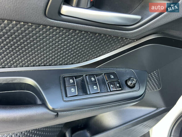 Белый Тойота C-HR, объемом двигателя 1.2 л и пробегом 57 тыс. км за 18750 $, фото 38 на Automoto.ua
