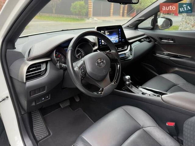 Белый Тойота C-HR, объемом двигателя 1.2 л и пробегом 88 тыс. км за 21500 $, фото 23 на Automoto.ua