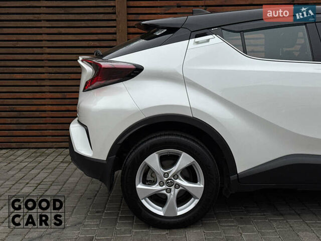 Білий Тойота C-HR, об'ємом двигуна 1.99 л та пробігом 64 тис. км за 25000 $, фото 13 на Automoto.ua