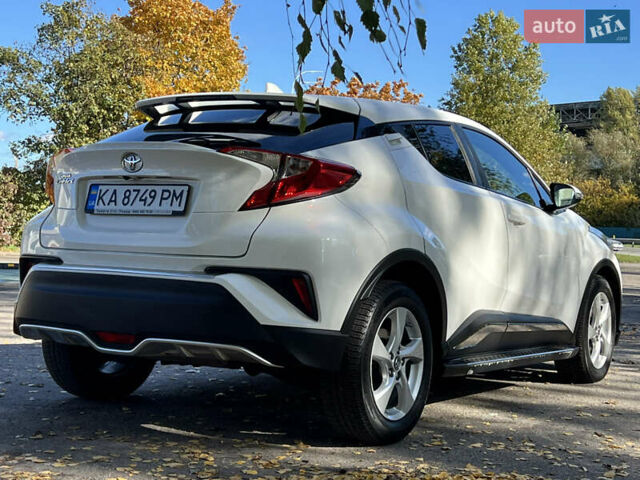 Белый Тойота C-HR, объемом двигателя 1.2 л и пробегом 57 тыс. км за 18750 $, фото 15 на Automoto.ua