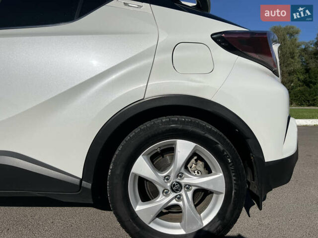 Белый Тойота C-HR, объемом двигателя 1.8 л и пробегом 139 тыс. км за 20900 $, фото 27 на Automoto.ua