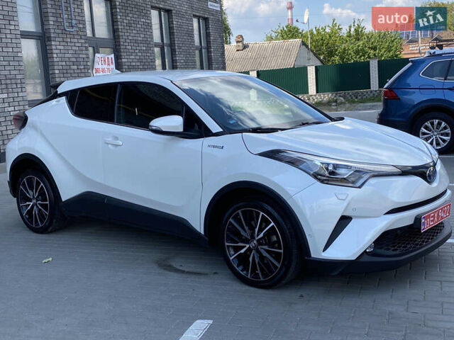 Белый Тойота C-HR, объемом двигателя 1.8 л и пробегом 130 тыс. км за 22300 $, фото 4 на Automoto.ua