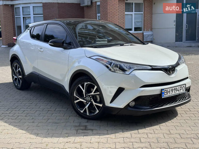 Белый Тойота C-HR, объемом двигателя 1.99 л и пробегом 54 тыс. км за 19999 $, фото 10 на Automoto.ua
