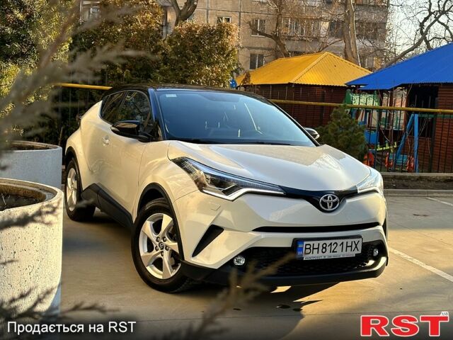 Білий Тойота C-HR, об'ємом двигуна 1.2 л та пробігом 63 тис. км за 21999 $, фото 2 на Automoto.ua