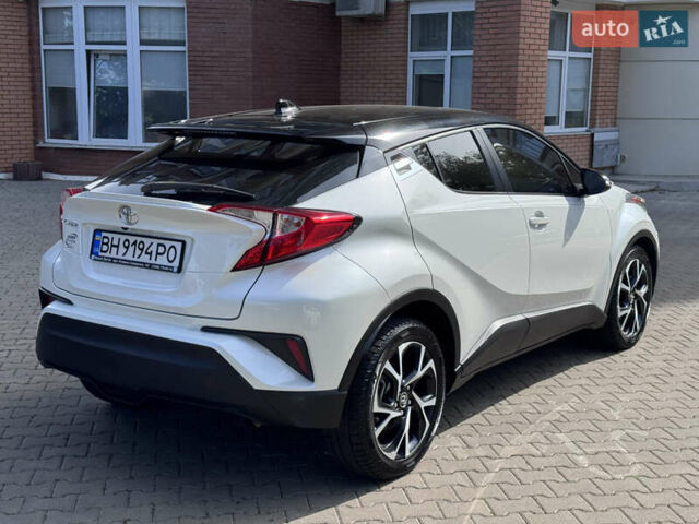Белый Тойота C-HR, объемом двигателя 1.99 л и пробегом 54 тыс. км за 19999 $, фото 6 на Automoto.ua