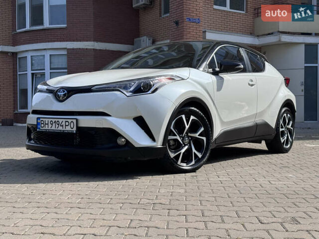 Белый Тойота C-HR, объемом двигателя 1.99 л и пробегом 54 тыс. км за 19999 $, фото 1 на Automoto.ua
