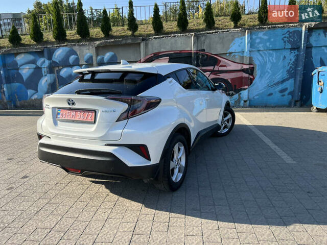 Білий Тойота C-HR, об'ємом двигуна 1.8 л та пробігом 144 тис. км за 21900 $, фото 12 на Automoto.ua