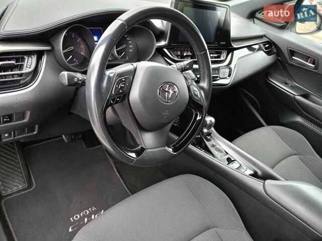 Белый Тойота C-HR, объемом двигателя 1.2 л и пробегом 93 тыс. км за 18698 $, фото 16 на Automoto.ua