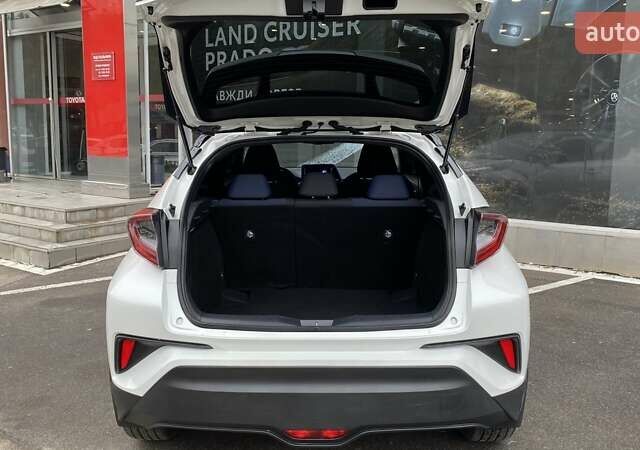 Белый Тойота C-HR, объемом двигателя 1.8 л и пробегом 108 тыс. км за 23164 $, фото 12 на Automoto.ua