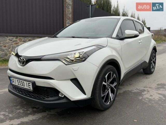 Белый Тойота C-HR, объемом двигателя 1.2 л и пробегом 88 тыс. км за 21500 $, фото 2 на Automoto.ua