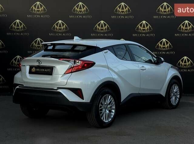Білий Тойота C-HR, об'ємом двигуна 1.99 л та пробігом 100 тис. км за 16800 $, фото 5 на Automoto.ua