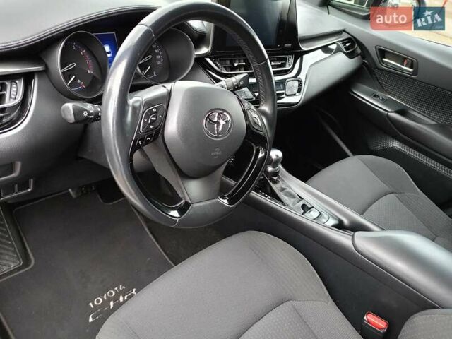 Белый Тойота C-HR, объемом двигателя 1.2 л и пробегом 93 тыс. км за 18698 $, фото 24 на Automoto.ua