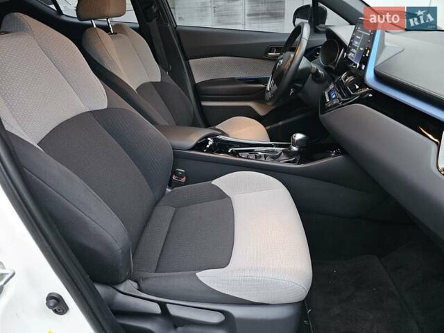 Білий Тойота C-HR, об'ємом двигуна 1.99 л та пробігом 59 тис. км за 19500 $, фото 14 на Automoto.ua