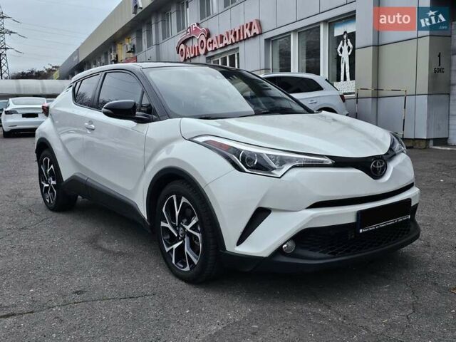 Білий Тойота C-HR, об'ємом двигуна 1.99 л та пробігом 59 тис. км за 19500 $, фото 3 на Automoto.ua