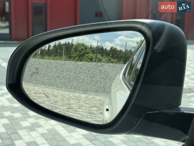 Белый Тойота C-HR, объемом двигателя 1.8 л и пробегом 97 тыс. км за 23300 $, фото 33 на Automoto.ua