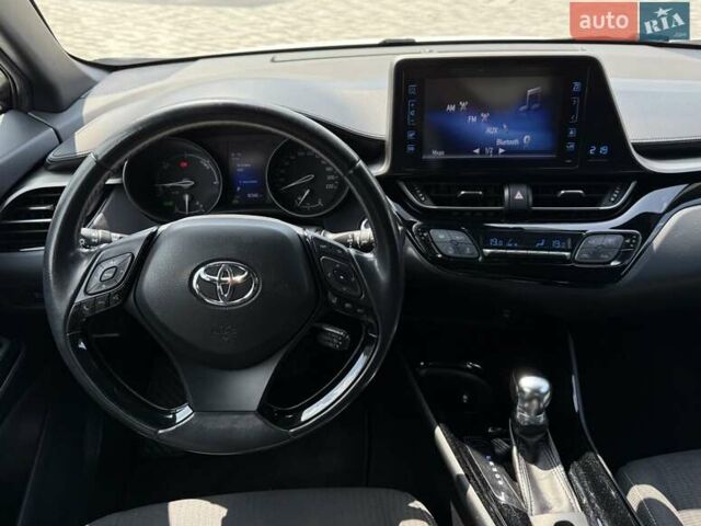 Белый Тойота C-HR, объемом двигателя 1.8 л и пробегом 97 тыс. км за 23300 $, фото 28 на Automoto.ua