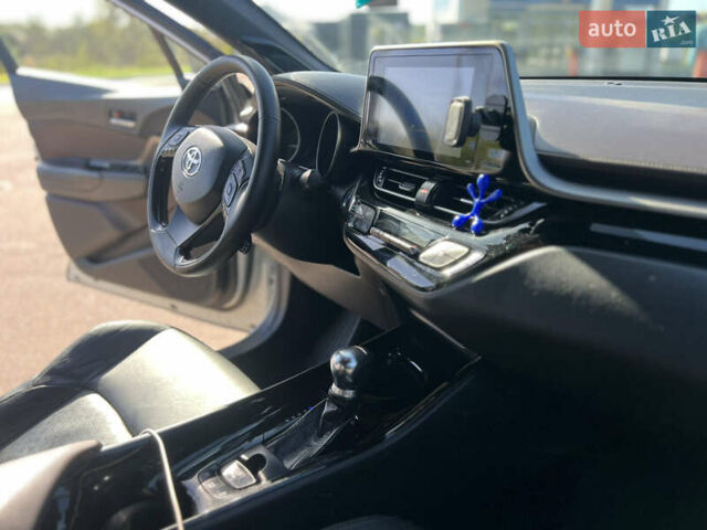 Белый Тойота C-HR, объемом двигателя 1.8 л и пробегом 139 тыс. км за 20900 $, фото 30 на Automoto.ua