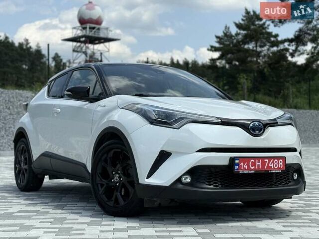 Белый Тойота C-HR, объемом двигателя 1.8 л и пробегом 97 тыс. км за 23300 $, фото 14 на Automoto.ua