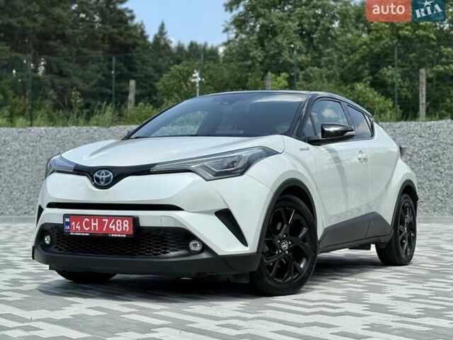 Белый Тойота C-HR, объемом двигателя 1.8 л и пробегом 97 тыс. км за 23300 $, фото 2 на Automoto.ua