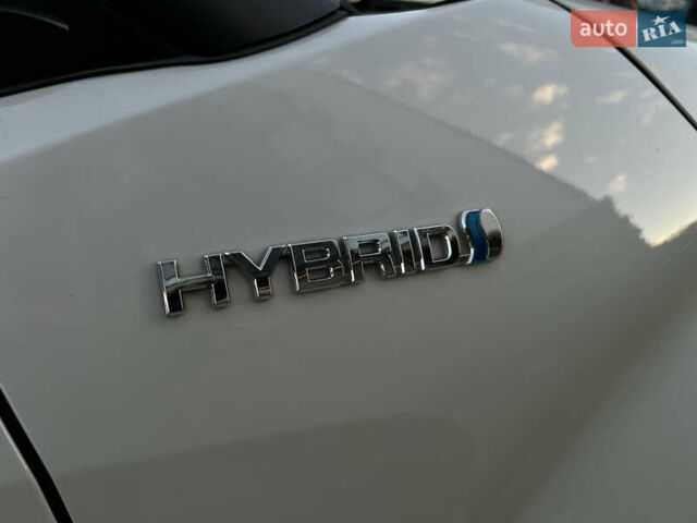 Білий Тойота C-HR, об'ємом двигуна 0 л та пробігом 133 тис. км за 22300 $, фото 9 на Automoto.ua