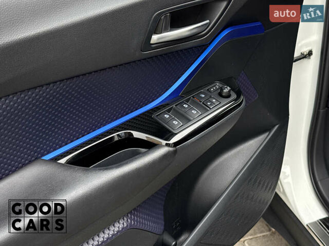 Білий Тойота C-HR, об'ємом двигуна 1.99 л та пробігом 64 тис. км за 25000 $, фото 18 на Automoto.ua