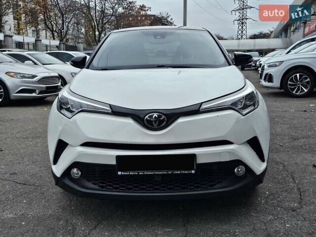 Білий Тойота C-HR, об'ємом двигуна 1.99 л та пробігом 59 тис. км за 19500 $, фото 2 на Automoto.ua