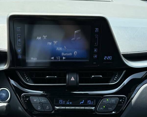 Белый Тойота C-HR, объемом двигателя 1.8 л и пробегом 97 тыс. км за 23300 $, фото 32 на Automoto.ua