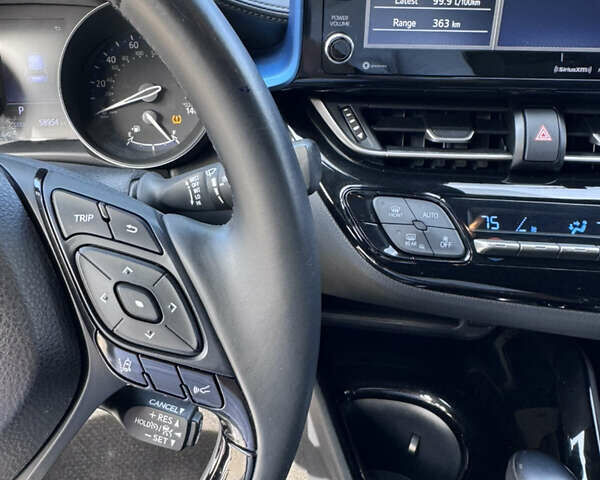 Белый Тойота C-HR, объемом двигателя 1.99 л и пробегом 54 тыс. км за 19999 $, фото 15 на Automoto.ua