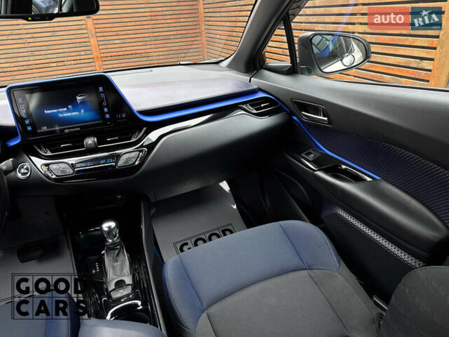 Білий Тойота C-HR, об'ємом двигуна 1.99 л та пробігом 64 тис. км за 25000 $, фото 35 на Automoto.ua