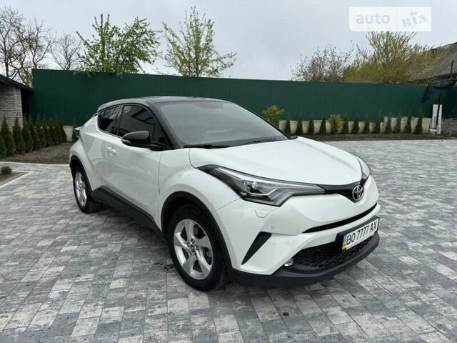 Белый Тойота C-HR, объемом двигателя 1.99 л и пробегом 64 тыс. км за 24500 $, фото 1 на Automoto.ua