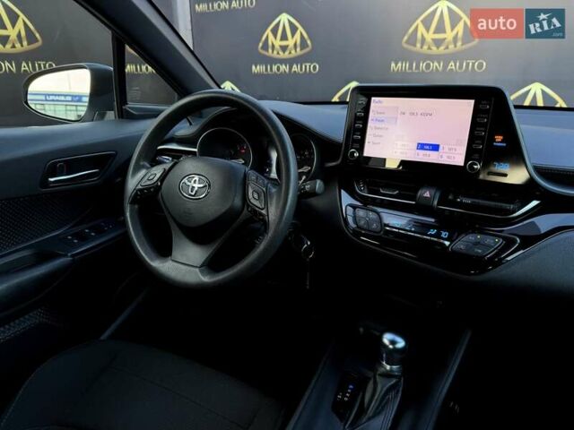 Білий Тойота C-HR, об'ємом двигуна 1.99 л та пробігом 100 тис. км за 16800 $, фото 11 на Automoto.ua