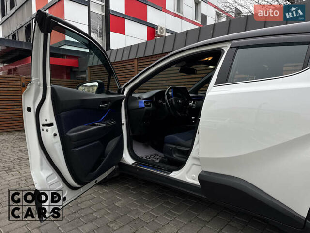 Білий Тойота C-HR, об'ємом двигуна 1.99 л та пробігом 64 тис. км за 25000 $, фото 20 на Automoto.ua