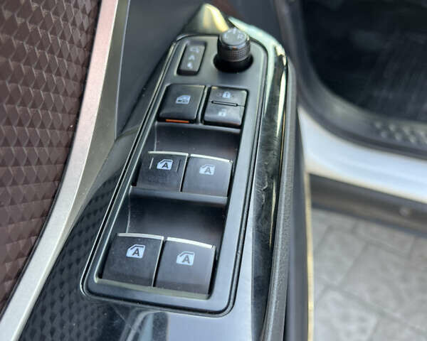 Білий Тойота C-HR, об'ємом двигуна 1.8 л та пробігом 144 тис. км за 21900 $, фото 36 на Automoto.ua