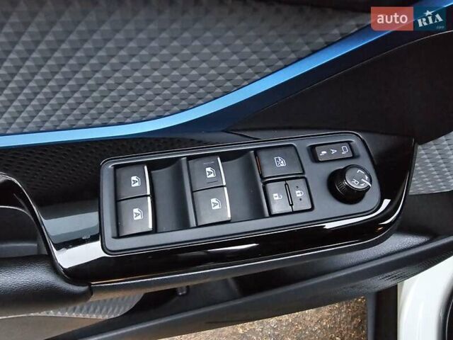 Білий Тойота C-HR, об'ємом двигуна 1.99 л та пробігом 59 тис. км за 19500 $, фото 21 на Automoto.ua