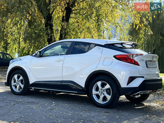 Белый Тойота C-HR, объемом двигателя 1.2 л и пробегом 57 тыс. км за 18750 $, фото 11 на Automoto.ua